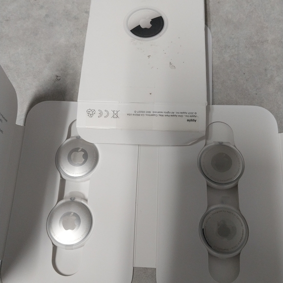 Apple luggage tags 4 in the package. - Picture 3 of 3